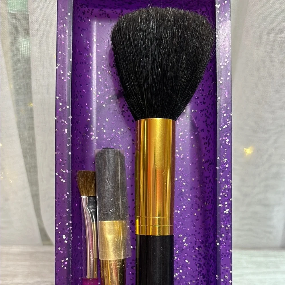 Makeup Brush Set with Black and Gold Handles